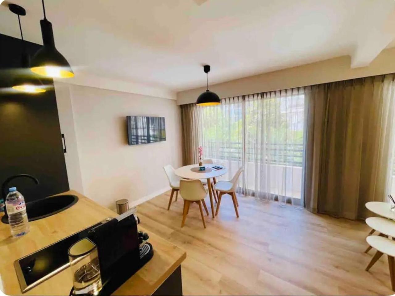 Appartement Rouaze - 14mn Du Palais, Face Aux Plages, Central, Balcon