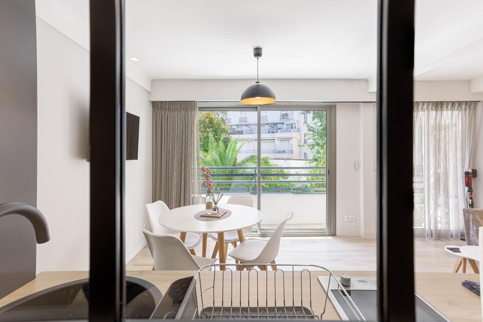 Rouaze - 14mn Du Palais, Face Aux Plages, Central, Balcon Appartement *