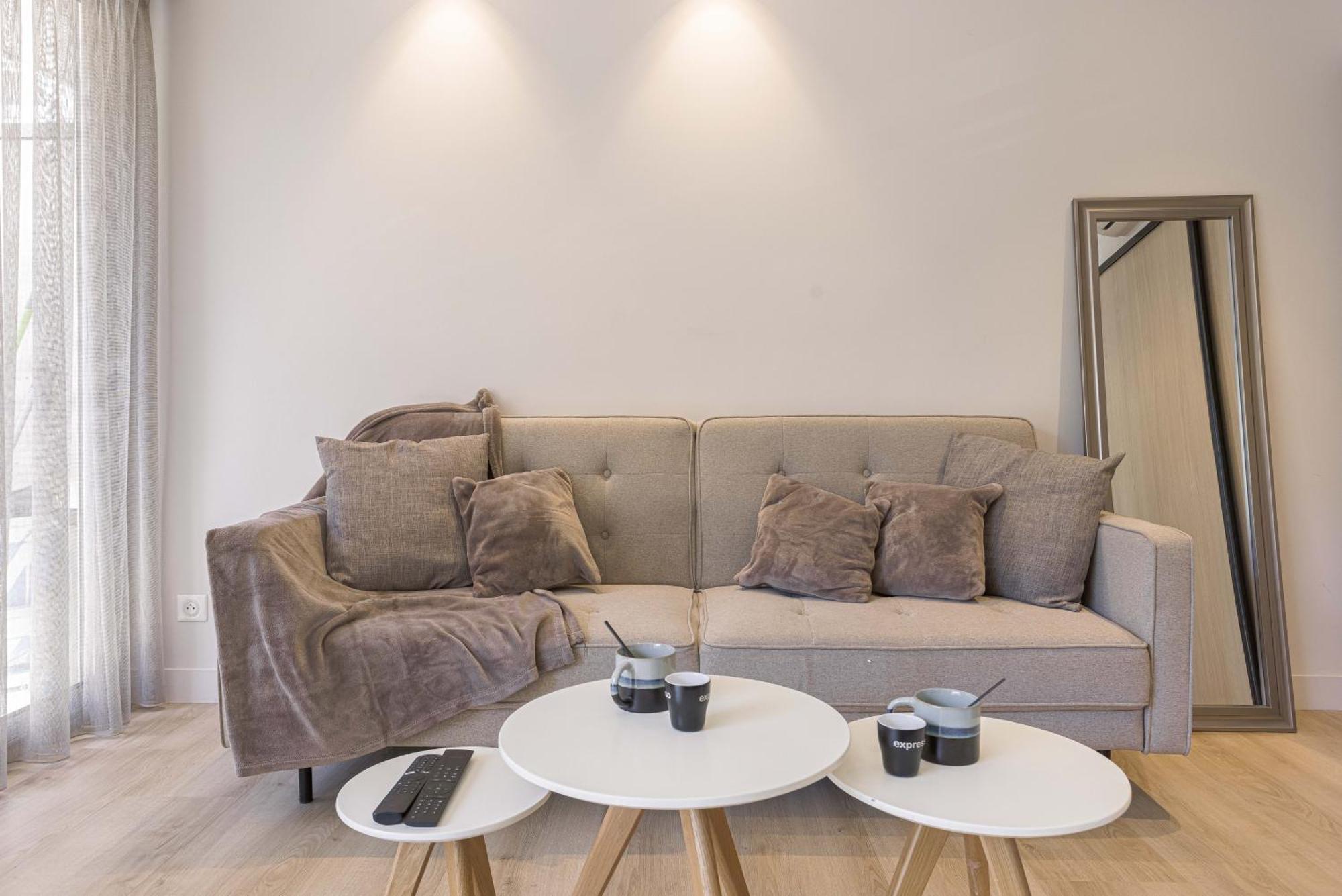 Rouaze - 14mn Du Palais, Face Aux Plages, Central, Balcon * Cannes