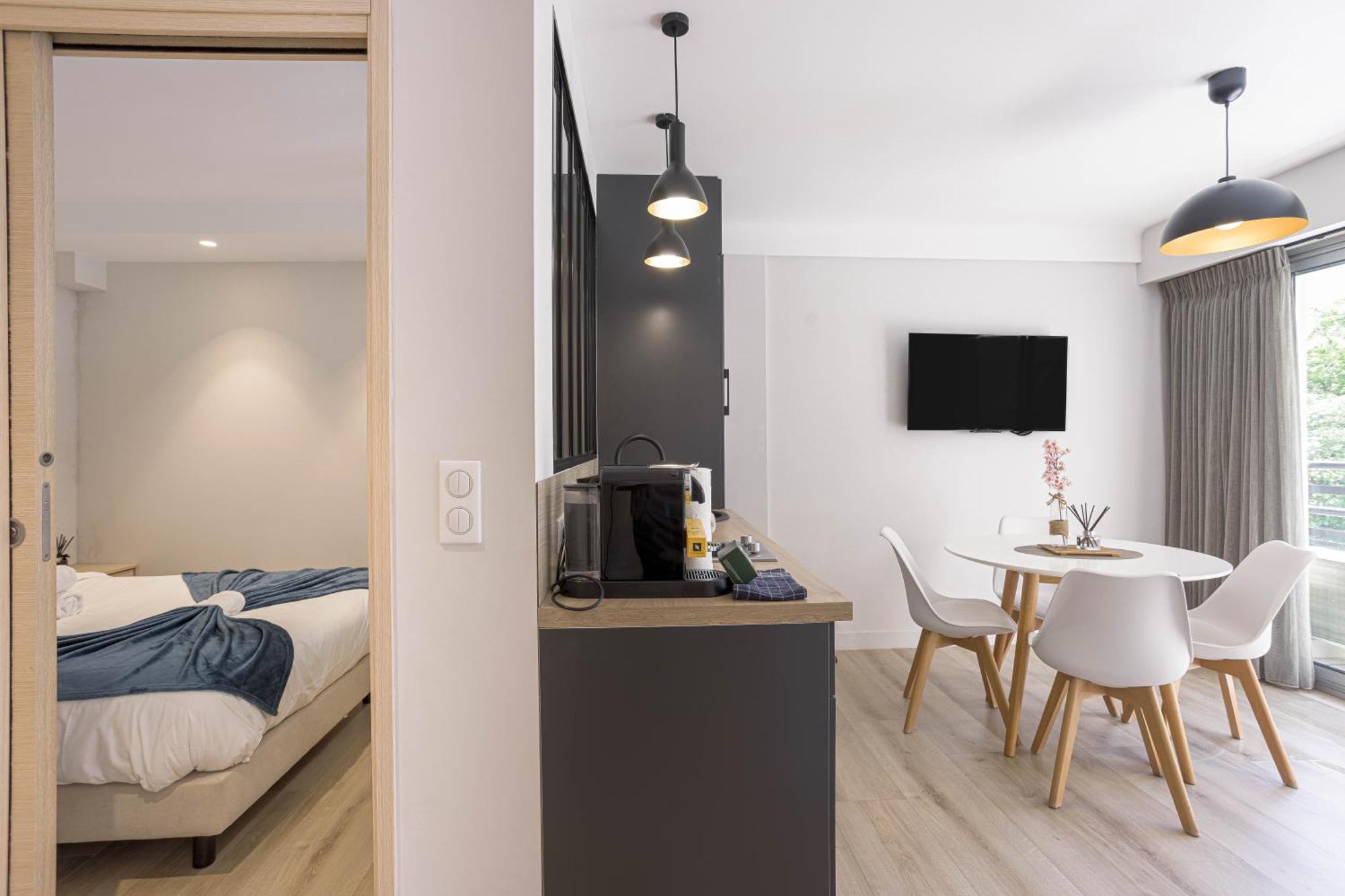 Apartment Rouaze - 14mn Du Palais, Face Aux Plages, Central, Balcon